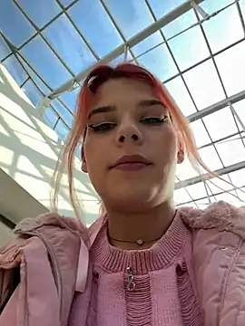 Snapshot of RiriRoseey chatting on January 18, 2025, 11:54 am RiriRoseey online show from January 18, 2025, 11:54 am