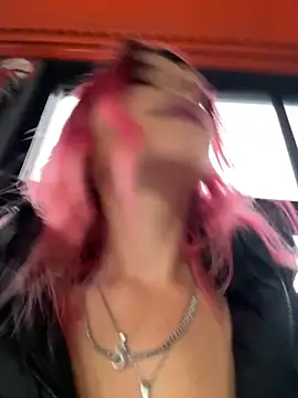 Snapshot of RiriRoseey chatting on October 9, 2025, 6:33 am RiriRoseey online show from October 9, 2025, 6:33 am