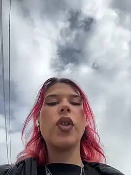 Snapshot of RiriRoseey chatting on October 28, 2025, 8:18 am RiriRoseey online show from October 28, 2025, 8:18 am