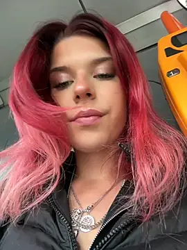 Snapshot of RiriRoseey chatting on November 17, 2025, 8:31 am RiriRoseey online show from November 17, 2025, 8:31 am