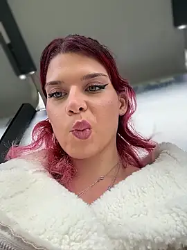 Snapshot of RiriRoseey chatting on November 21, 2025, 8:35 am RiriRoseey online show from November 21, 2025, 8:35 am