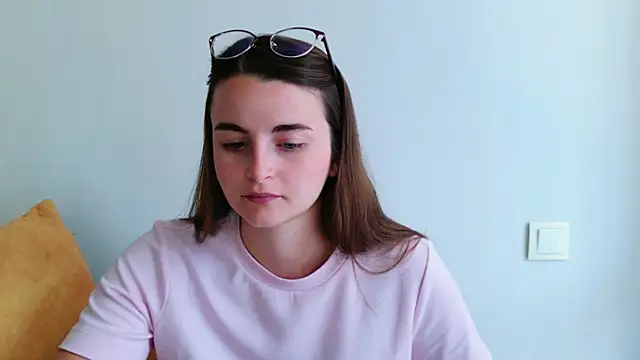Miss Arwen online show from July 1, 2026, 9:44 am