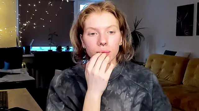 Snapshot of StellaDavis chatting on February 13, 2025, 1:37 pm StellaDavis online show from February 13, 2025, 1:37 pm