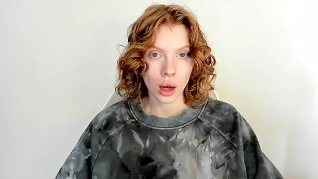 StellaDavis online show from December 16, 2025, 8:08 am