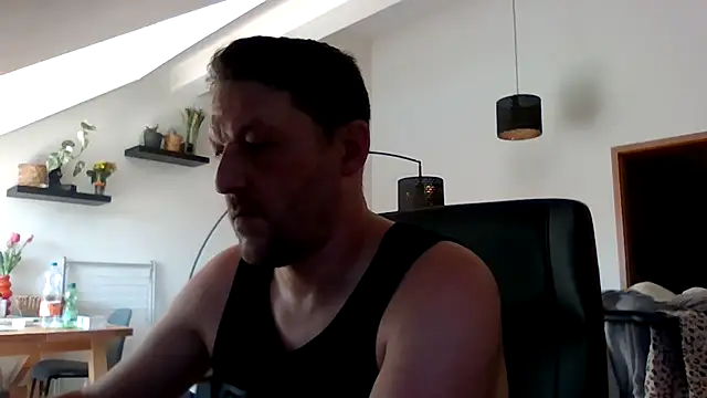 Snapshot of BennyLommy chatting on June 27, 2026, 12:22 pm BennyLommy online show from June 27, 2026, 12:22 pm