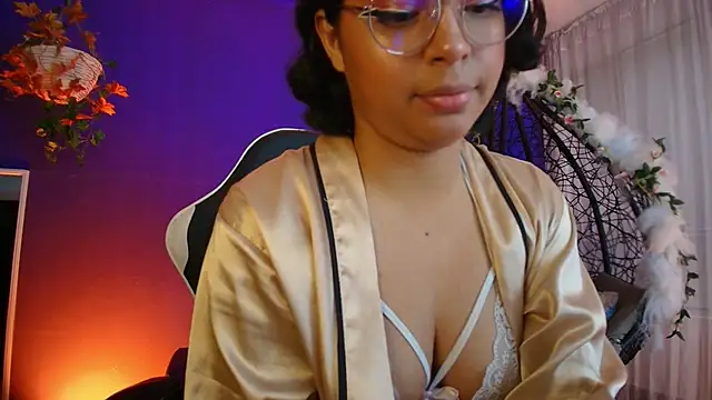 Emmapark  online show from April 15, 2026, 6:37 pm