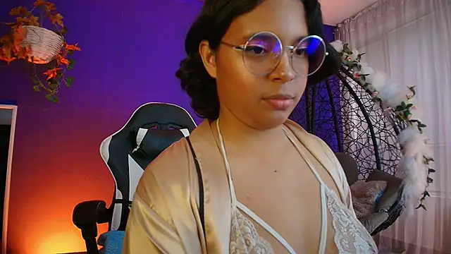 Emmapark  online show from April 15, 2026, 7:58 pm