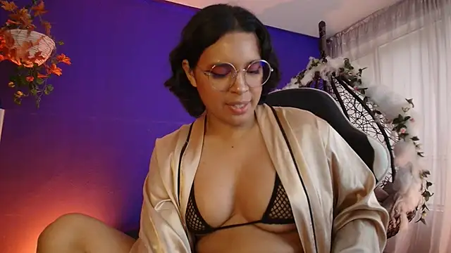 Emmapark  online show from April 16, 2026, 6:52 pm