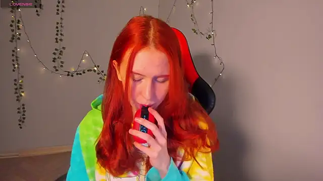 Snapshot of FruttiTatti chatting on November 4, 2025, 5:12 pm FruttiTatti online show from November 4, 2025, 5:12 pm