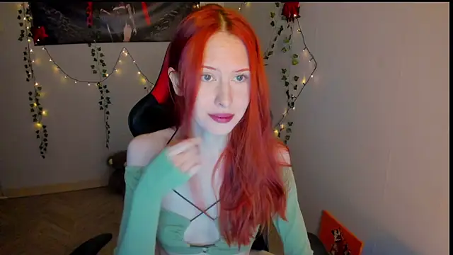 Snapshot of FruttiTatti chatting on December 5, 2025, 6:26 pm FruttiTatti online show from December 5, 2025, 6:26 pm