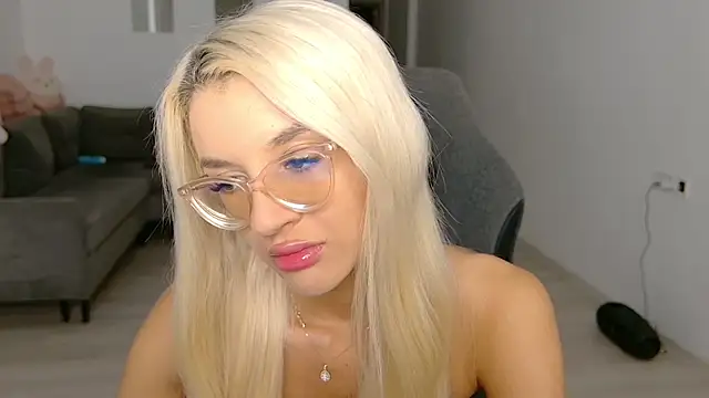 Snapshot of LovelyBianca chatting on July 18, 2026, 7:17 pm LovelyBianca online show from July 18, 2026, 7:17 pm