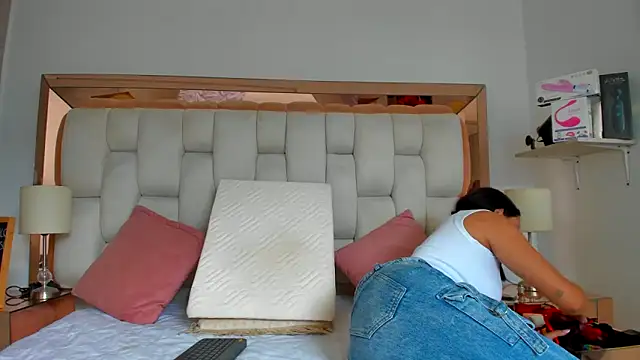 emilyparkerr01 online show from November 5, 2025, 9:48 pm