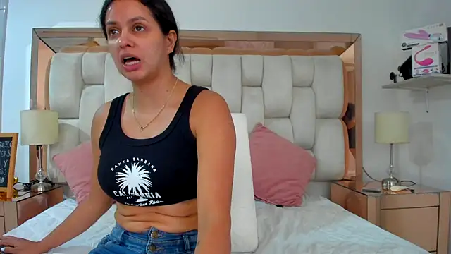 emilyparkerr01 online show from November 6, 2025, 10:43 pm