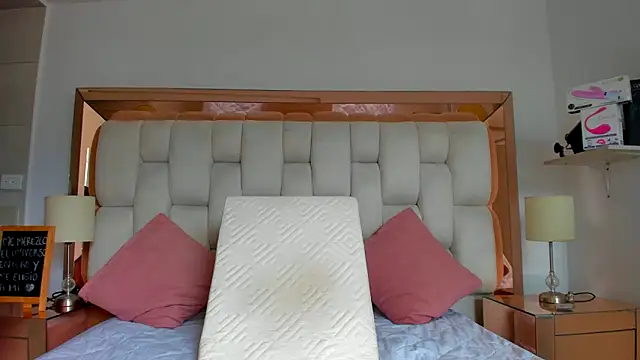 emilyparkerr01 online show from November 15, 2025, 7:32 pm