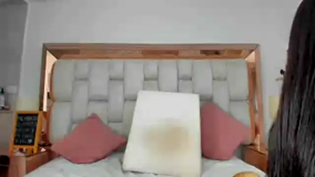 emilyparkerr01 online show from December 1, 2025, 10:37 pm