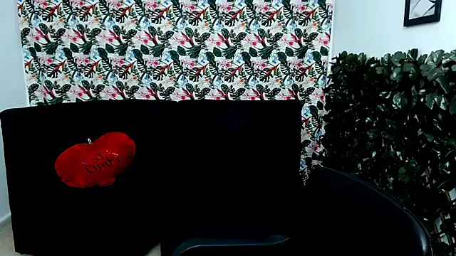 Snapshot of Wendy_Hot_ chatting on March 5, 2025, 3:51 am Wendy Hot online show from March 5, 2025, 3:51 am