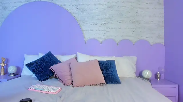 Giaa Ross online show from December 1, 2025, 7:41 pm