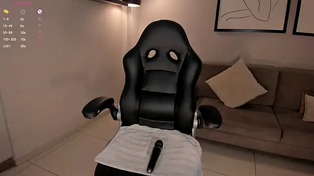 CharlotteCox  online show from January 21, 2025, 1:54 pm