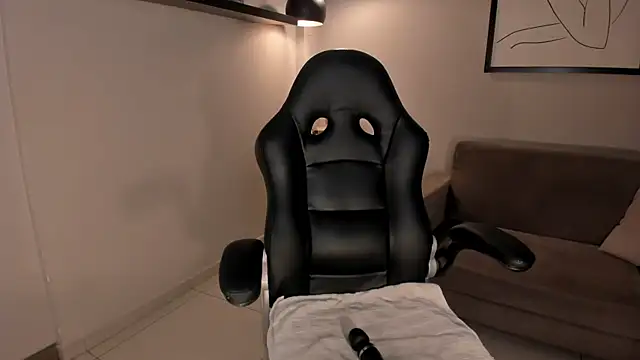 CharlotteCox  online show from January 21, 2025, 5:09 pm