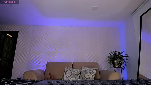 RoxanneHill  online show from February 19, 2026, 12:45 pm