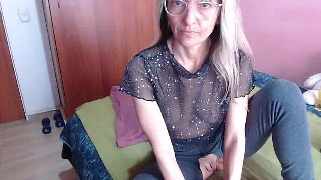 Snapshot of Susanlover chatting on January 31, 2025, 7:18 pm Susanlover online show from January 31, 2025, 7:18 pm