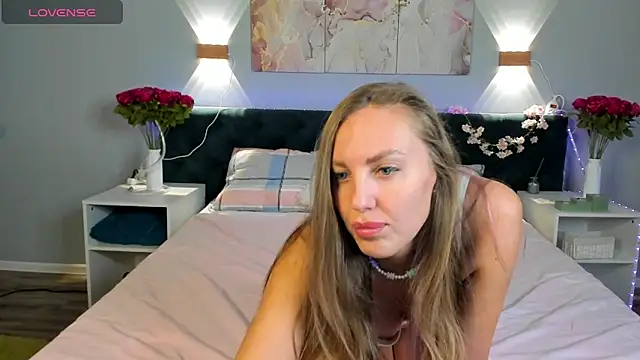 Kelly Hardy online show from March 21, 2025, 1:02 am