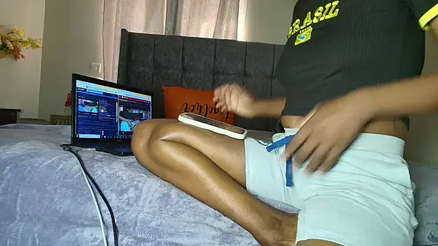 Snapshot of t-NaughtyLicia chatting on January 6, 2026, 6:28 am t-NaughtyLicia online show from January 6, 2026, 6:28 am