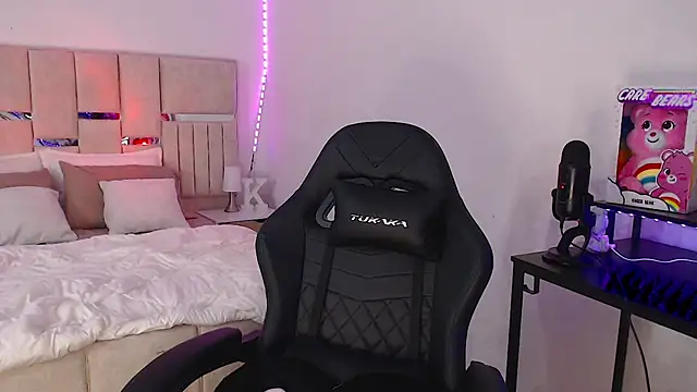 Snapshot of KimGeorgia_ chatting on March 15, 2025, 12:47 am KimGeorgia online show from March 15, 2025, 12:47 am