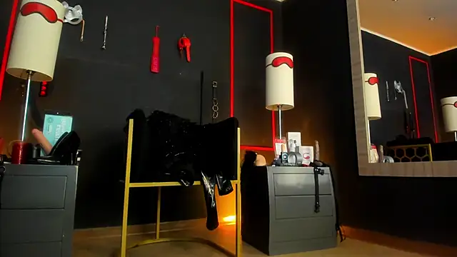 CharlotteScotte online show from November 14, 2025, 12:26 pm