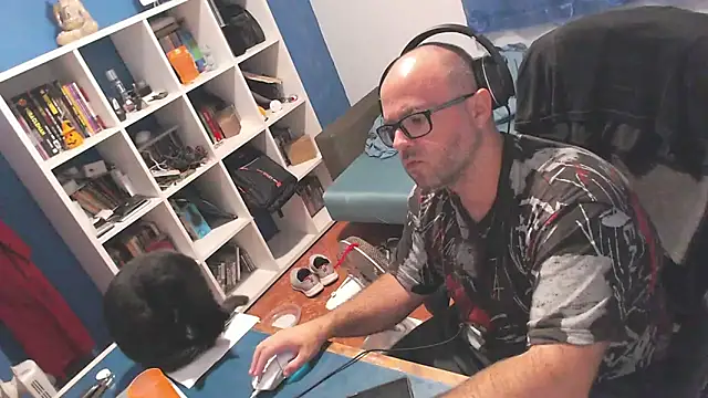 ravingr4d4 online show from September 10, 2025, 9:15 pm