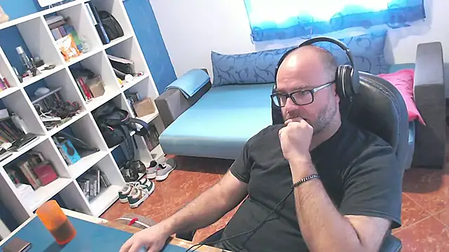 ravingr4d4 online show from September 13, 2025, 1:33 pm