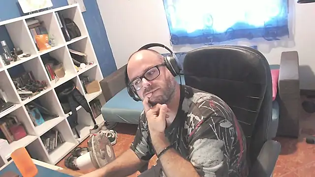 ravingr4d4 online show from September 16, 2025, 10:49 am