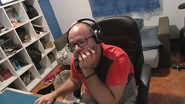 ravingr4d4 online show from September 24, 2025, 9:40 pm