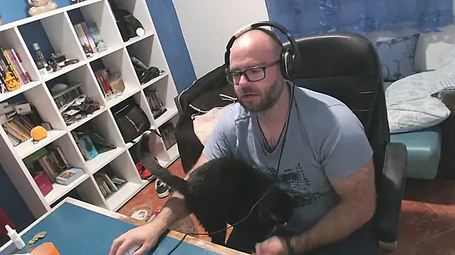 ravingr4d4 online show from October 27, 2025, 11:09 pm