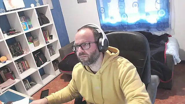 ravingr4d4 online show from December 4, 2025, 12:58 pm