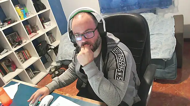 ravingr4d4 online show from January 12, 2026, 9:14 am