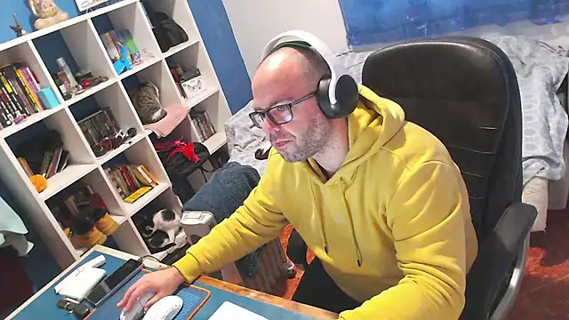 ravingr4d4 online show from February 3, 2026, 9:14 am