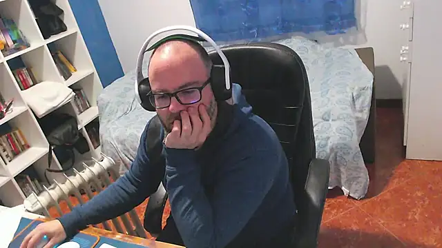 ravingr4d4 online show from February 10, 2026, 9:02 am