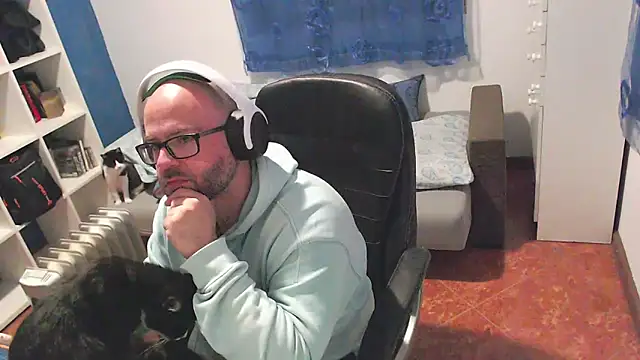 ravingr4d4 online show from March 8, 2026, 8:01 pm