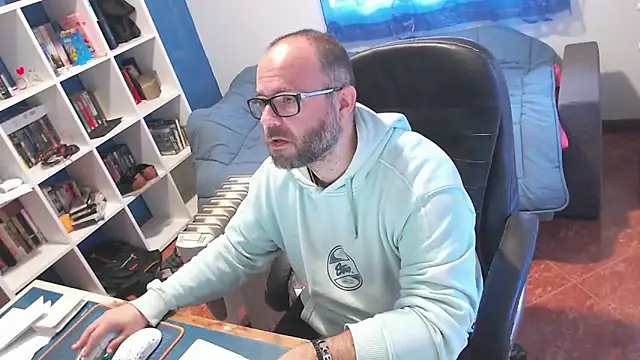 ravingr4d4 online show from March 27, 2026, 9:10 am