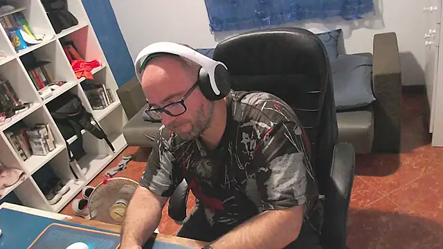 ravingr4d4 online show from May 27, 2026, 9:56 pm