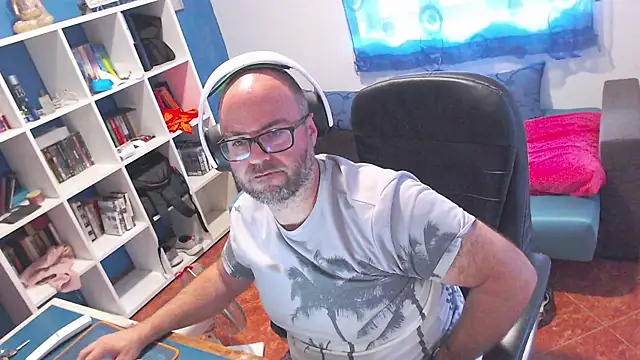 ravingr4d4 online show from June 3, 2026, 2:33 pm