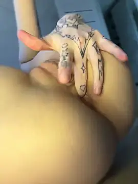 Snapshot of Yunasi chatting on March 8, 2025, 12:41 pm Yunasi online show from March 8, 2025, 12:41 pm