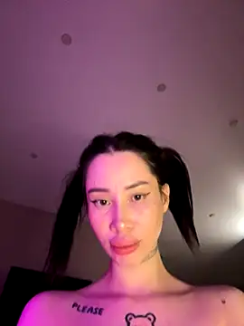 Snapshot of Yunasi chatting on November 3, 2025, 1:34 pm Yunasi online show from November 3, 2025, 1:34 pm