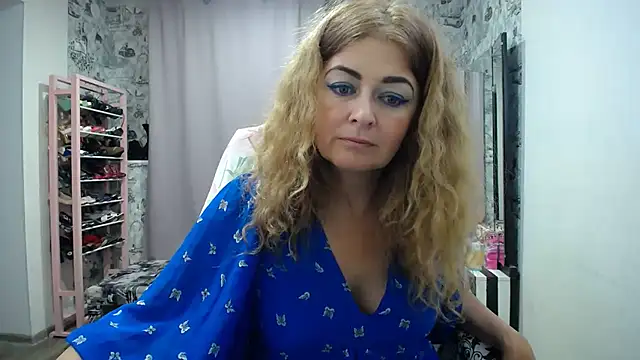 Helen1974 online show from July 10, 2026, 9:39 pm
