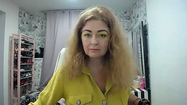 Helen1974 online show from July 13, 2026, 7:16 pm