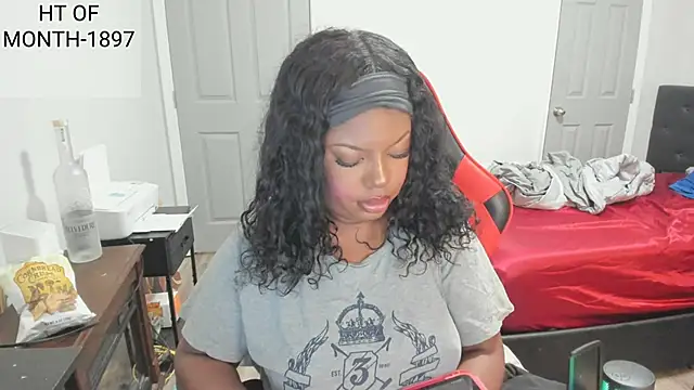 demi xoxo online show from November 14, 2025, 8:35 am