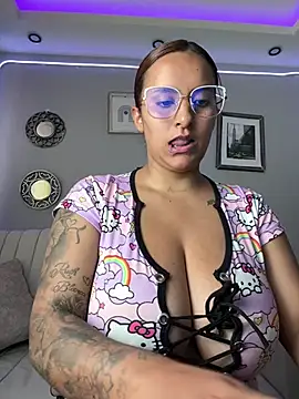 Snapshot of Seized_lust chatting on February 22, 2025, 1:46 pm Seized lust online show from February 22, 2025, 1:46 pm