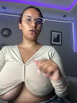 Snapshot of Seized_lust chatting on March 9, 2025, 3:16 pm Seized lust online show from March 9, 2025, 3:16 pm