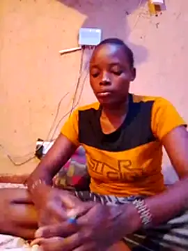 cute naimah online show from November 17, 2025, 4:40 am